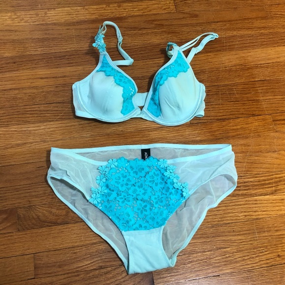 Clea Contour - Picture 2 of 8